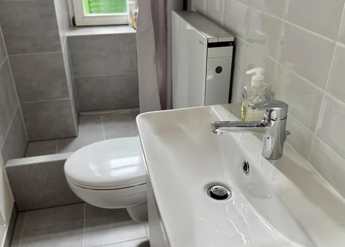 Ni Fravi Apartments, West