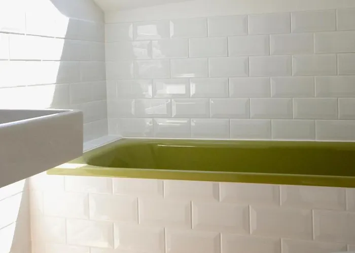 Ni Fravi Apartments, West