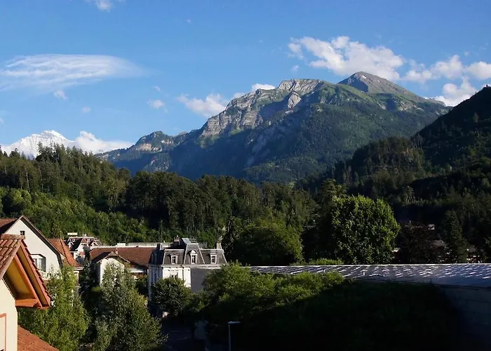 Ni Fravi Apartments, West