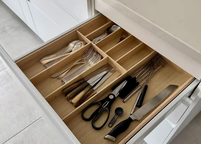 Ni Fravi Apartments, West