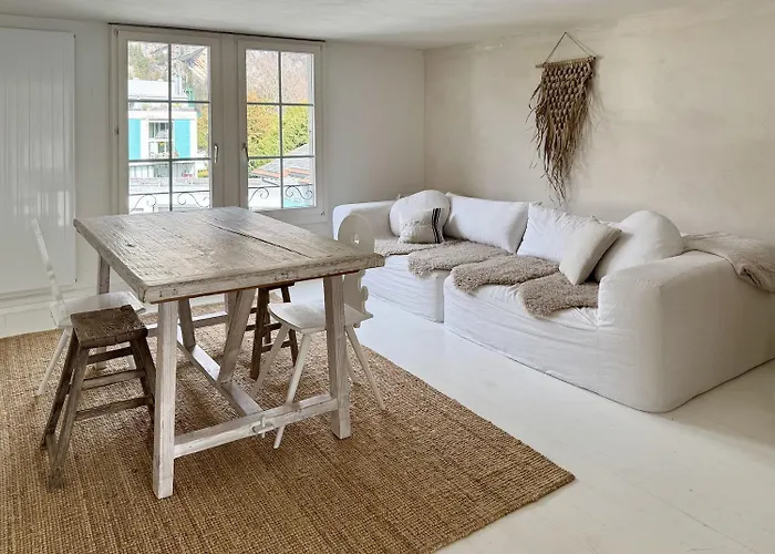 Ni Fravi Apartments, West *