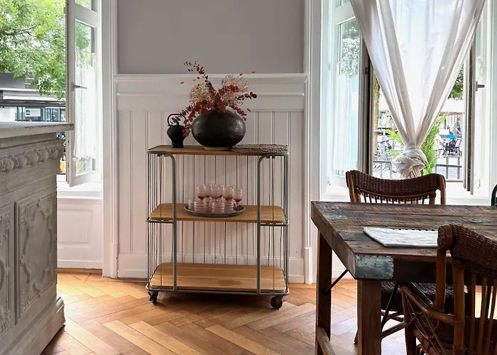 Ni Fravi Apartments, West