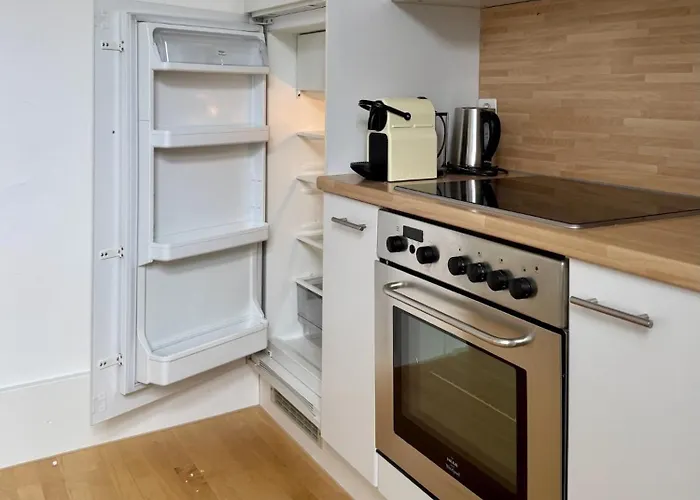 Ni Fravi Apartments, West 아파트 *