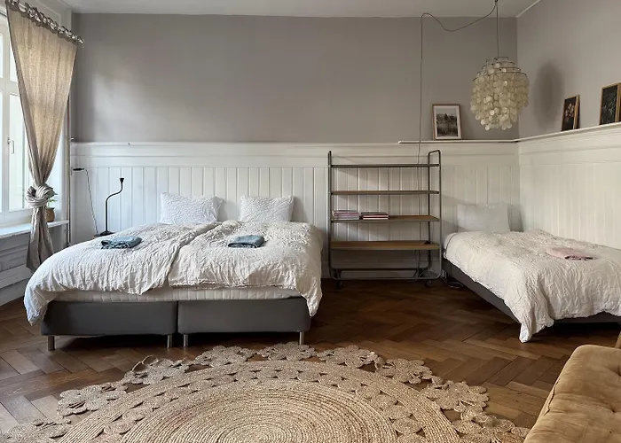 Ni Fravi Apartments, West 아파트 *